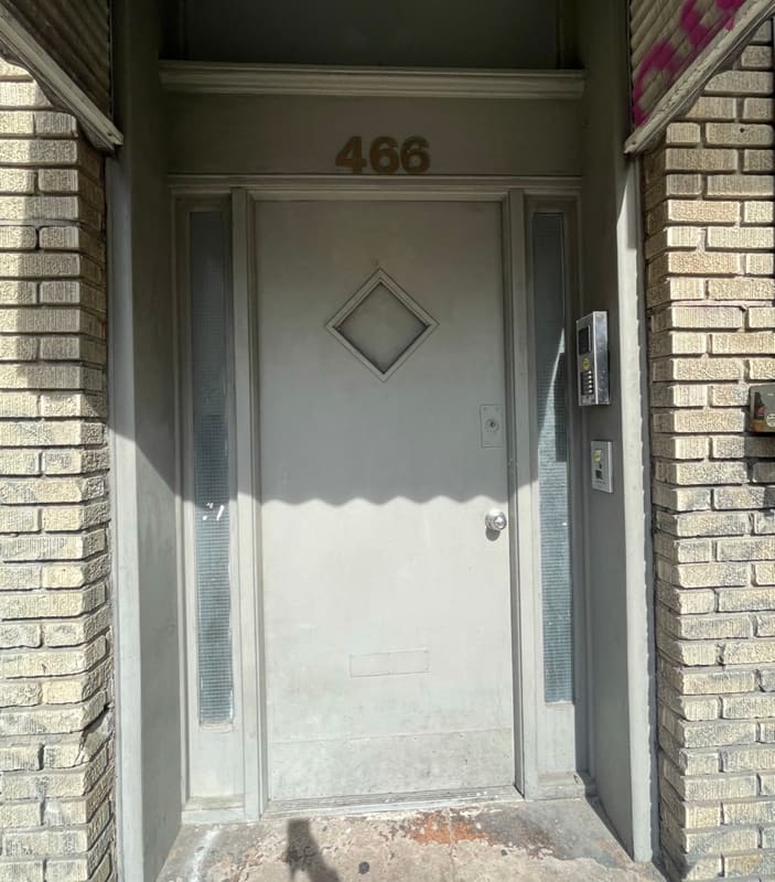 Door in Brooklyn — photograph 5 of 32